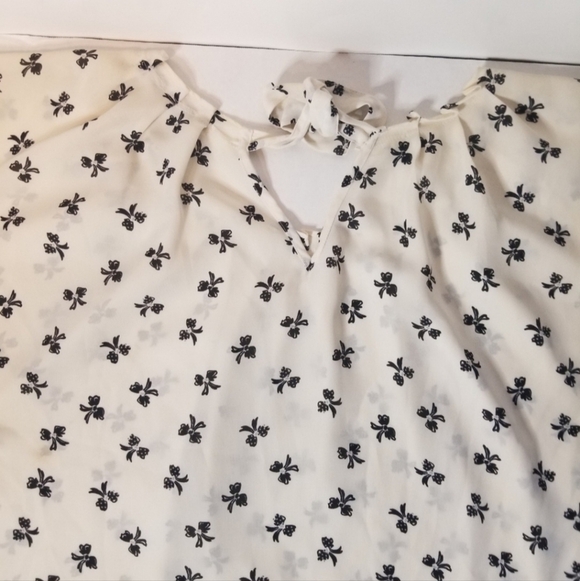 Lauren Conrad LC Key Hole Bow Print Blouse Lightweight Flowy Top Women's Medium - Picture 4 of 8